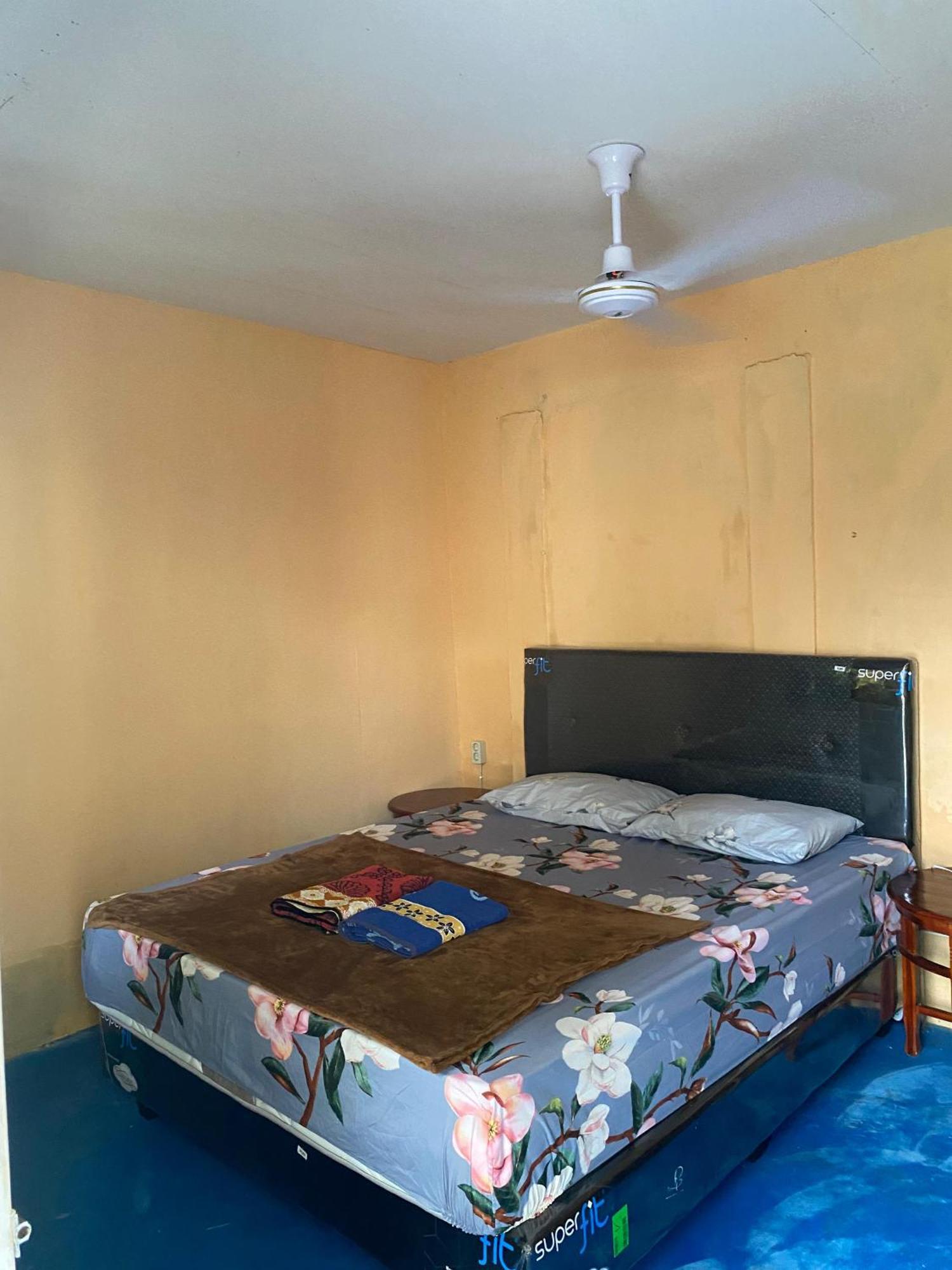 Harry & Mimin Homestay Gorontalo Exterior foto